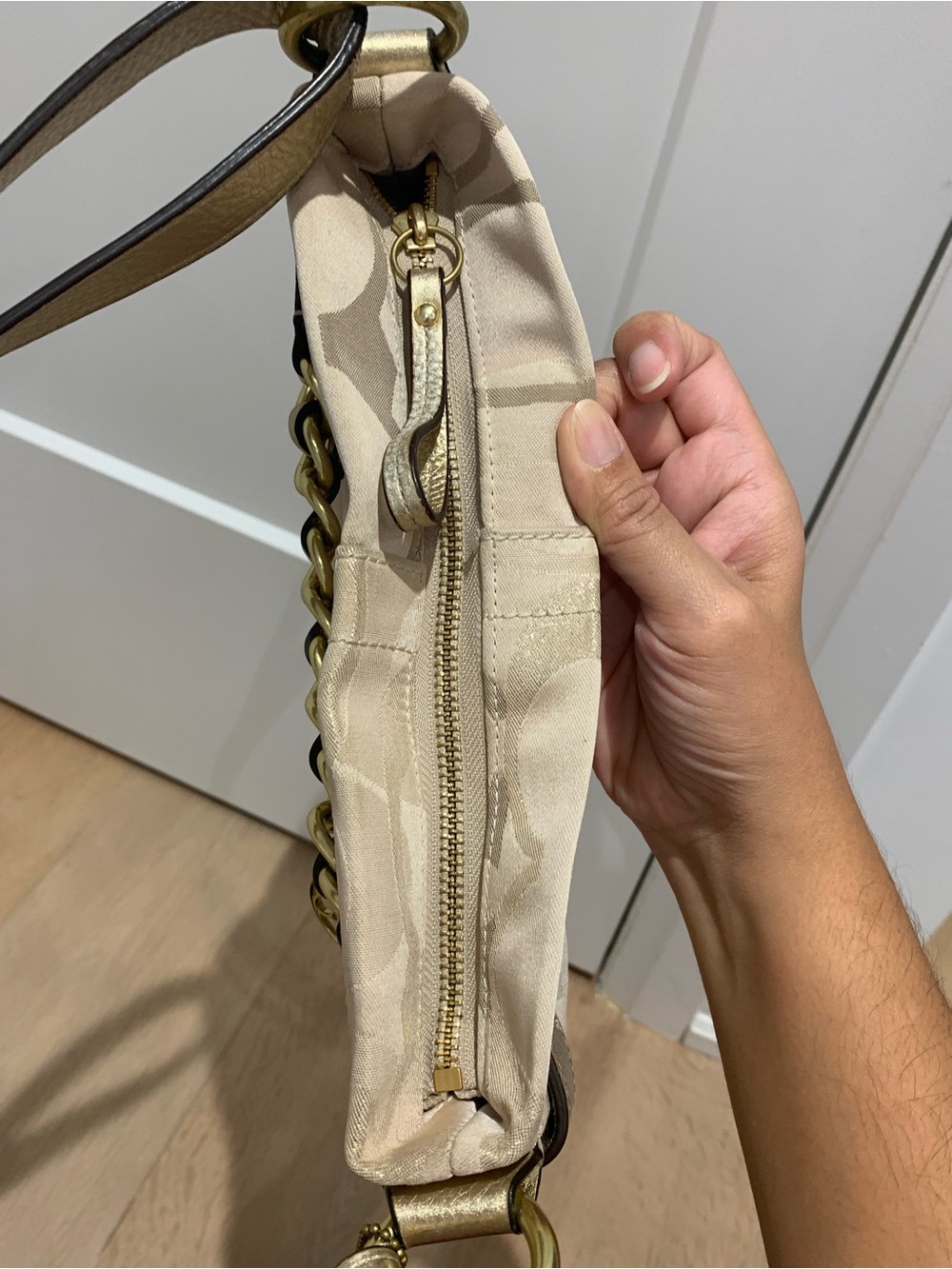 ๐ Coach Gold Optic Signature Jacquard Shoulder Bag with Gold Chain ๐ - Picture 5 of 13